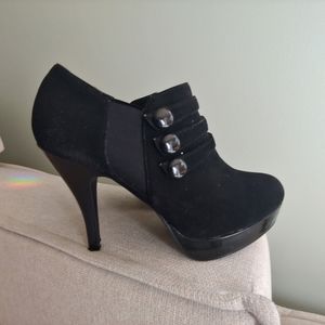 Kenneth Cole Black Heels